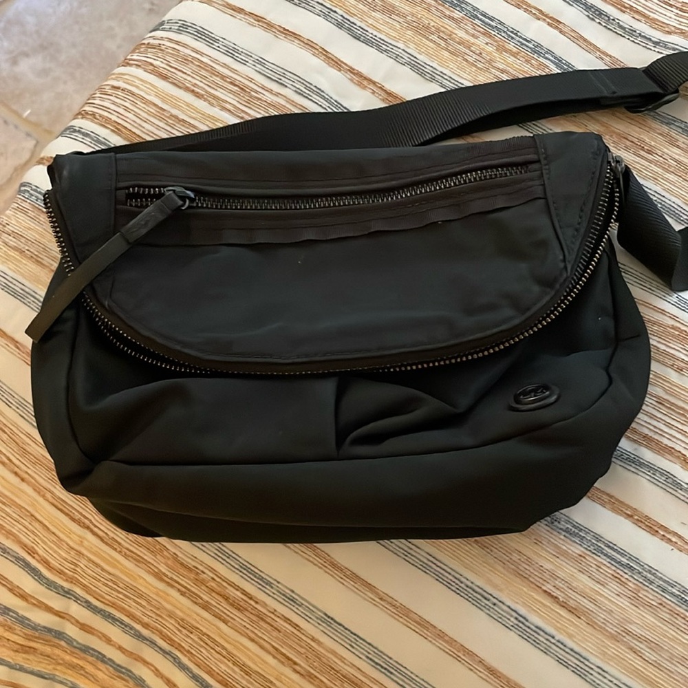 VGUC Lululemon festival bag